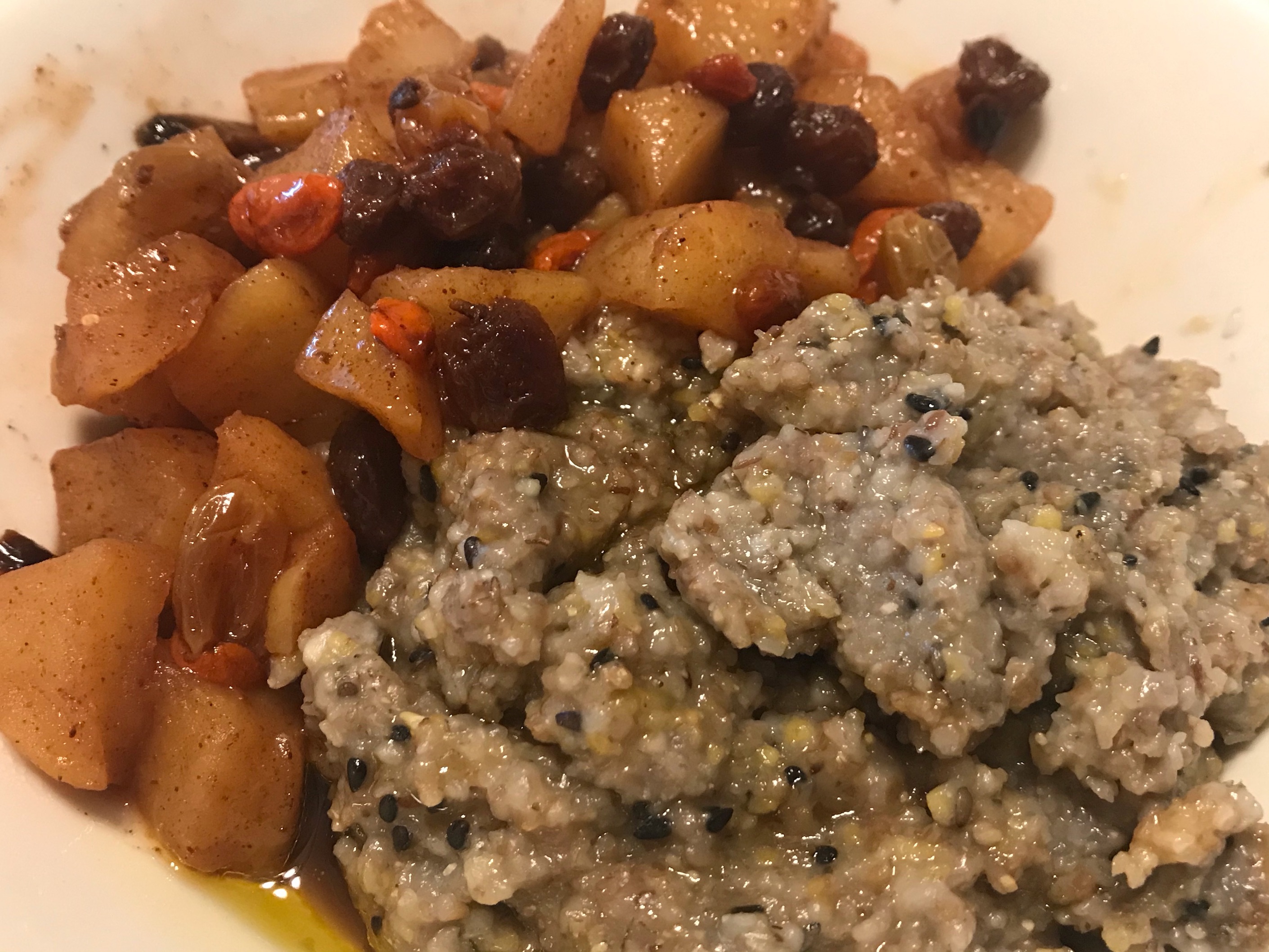 Apple Raisin Goji Berry Sauce with Porridge